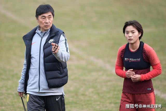 辽宁德比火热开赛 球迷共聚狂欢庆典